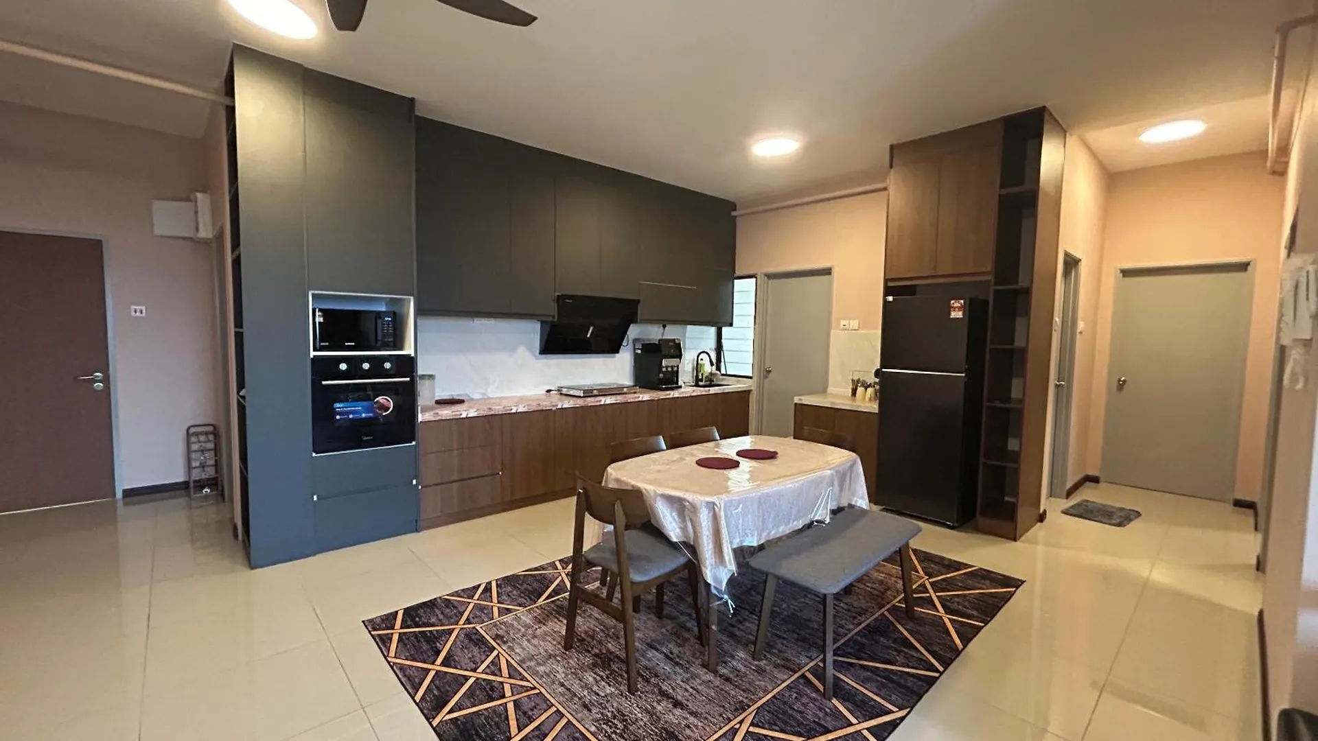 Daire Atenza Homestay Residensi Klia Condominium, 4 Bedrooms 3 Bathrooms , Near Klia And Sepang F1 Nilai