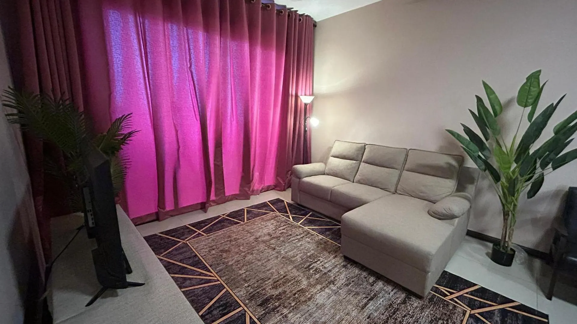 Atenza Homestay Residensi Klia Condominium, 4 Bedrooms 3 Bathrooms , Near Klia And Sepang F1 Nilai