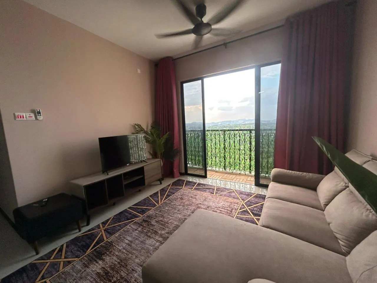 Atenza Homestay Residensi Klia Condominium, 4 Bedrooms 3 Bathrooms , Near Klia And Sepang F1 Nilai