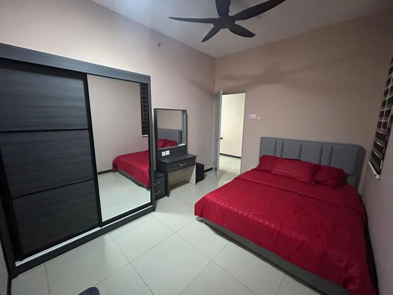 Atenza Homestay Residensi Klia Condominium, 4 Bedrooms 3 Bathrooms , Near Klia And Sepang F1 Nilai 0*,  Malaysia