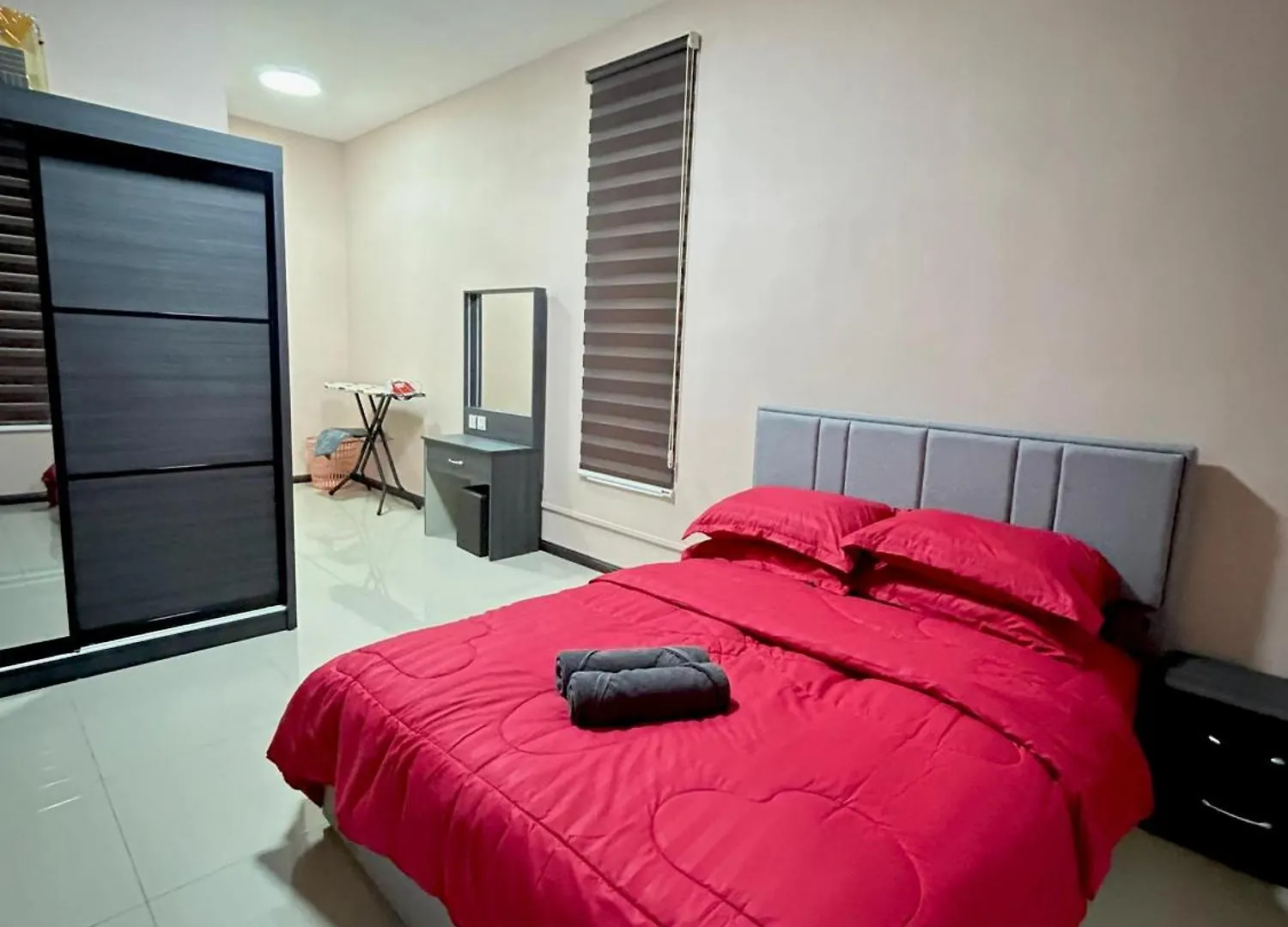 Atenza Homestay Residensi Klia Condominium, 4 Bedrooms 3 Bathrooms , Near Klia And Sepang F1 Nilai 0*,